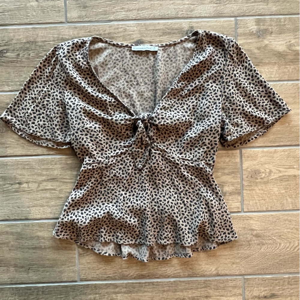 Abercrombie & Fitch Women’s Cheetah Print Top Size Medium